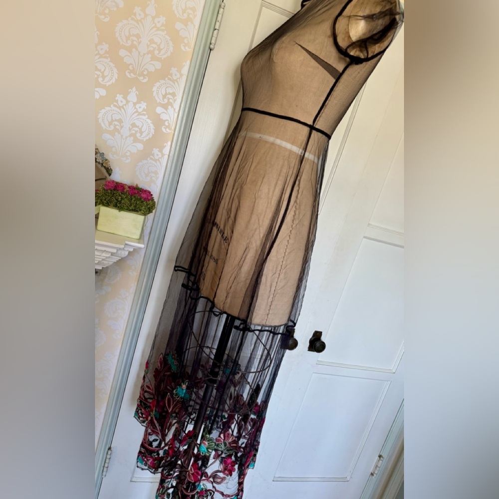 Elegant Black and Floral Mesh Embroidered Dress - Picture 2 of 7